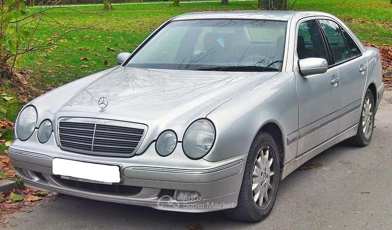 Usata Mercedes E200 Elegance 163 CV (119 kW) 2000 Argento Berlina