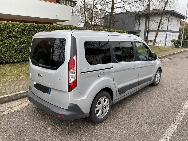 Usata Ford Tourneo Titanium 115 CV (84 kW) 2015 Grigio Monovolume