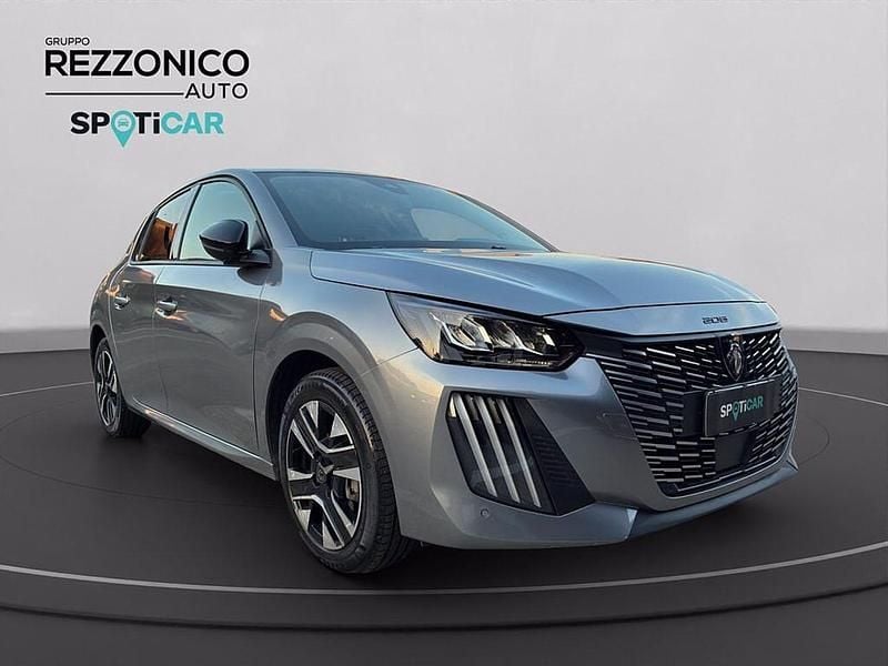 Usata Peugeot 208 Allure 101 CV (74 kW) 2025 Argento metallizzato Utilitaria