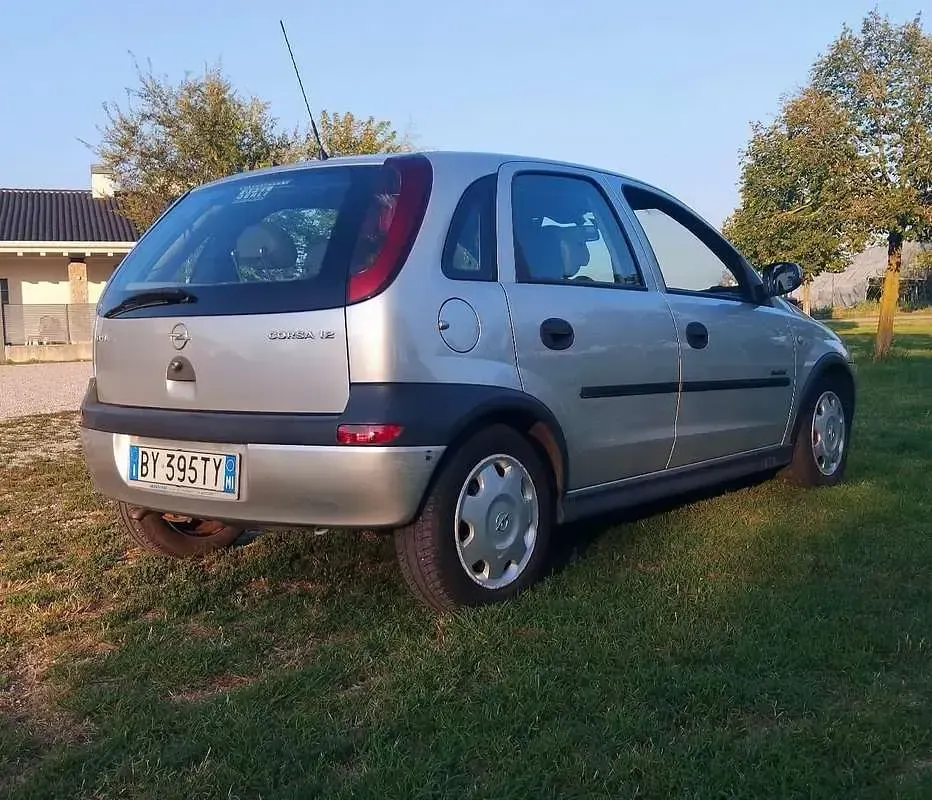 Usata Opel Corsa 75 CV (55 kW) 2002 Utilitaria