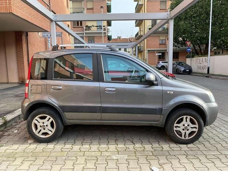 Usata Fiat Panda 4x4 Climbing 75 CV (55 kW) 2011 Grigio Utilitaria