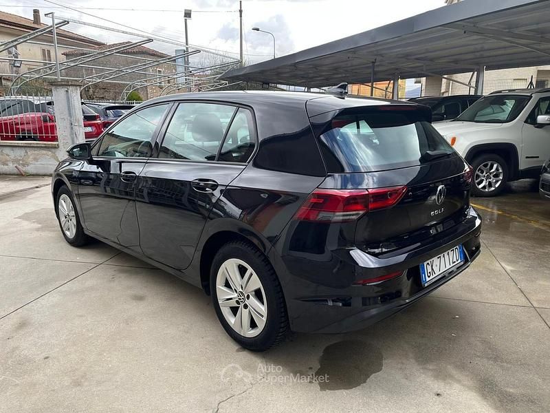 Usata VW Golf VIII Life 110 CV (80 kW) 2022 Nero Berlina
