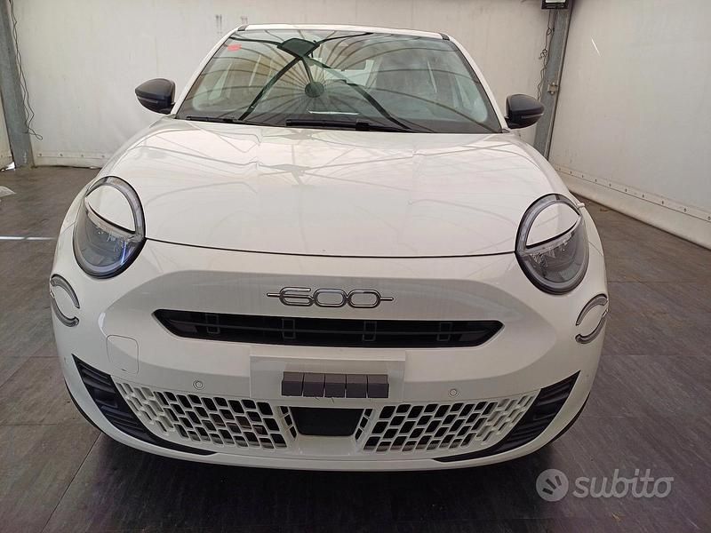 Bianco Usata 2024 Fiat 600 Station wagon | 22.900 € (Buon prezzo) - Immagine 1/4