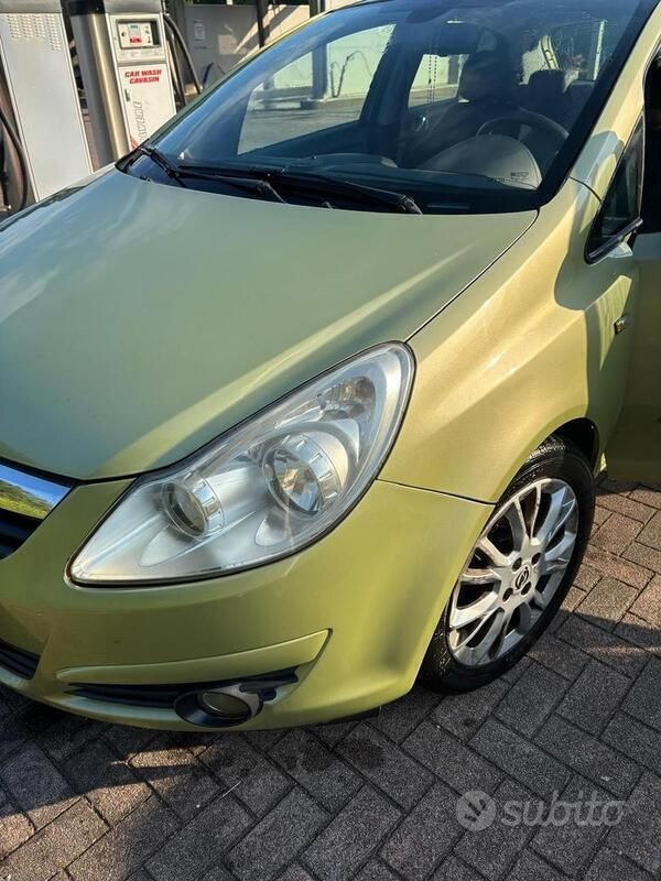 Usata Opel Corsa 80 CV (58 kW) 2007 Verde Utilitaria