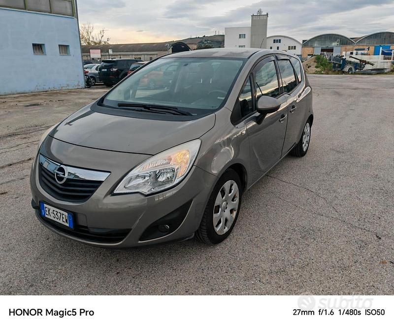 Grigio Usata 2011 Opel Meriva Monovolume | 3500 € (Ottimo prezzo) - Immagine 1/4