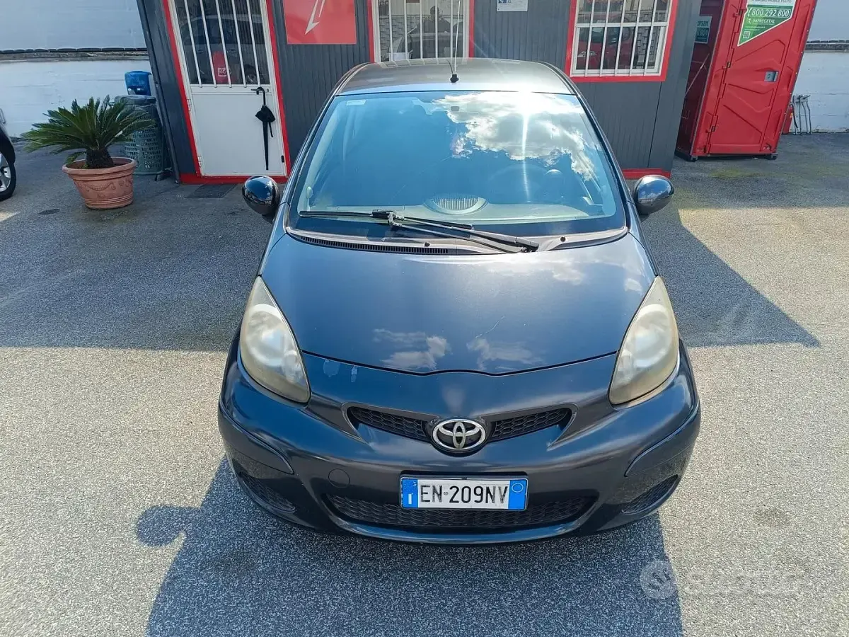 Gebraucht Toyota Aygo Lounge 68 PS (50 kW) 2012 Grau Kleinwagen