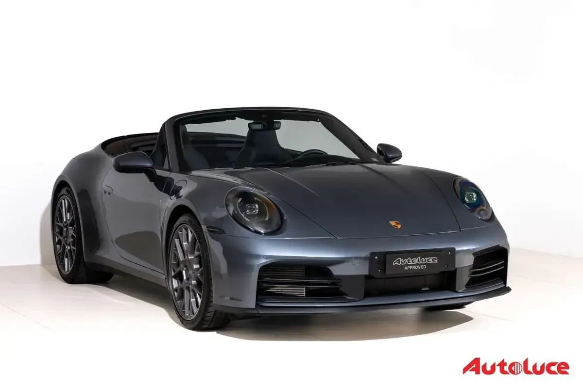 Usata Porsche 911 Carrera Cabriolet 394 CV (289 kW) 2026 Grigio vanadio metallizzato Cabrio