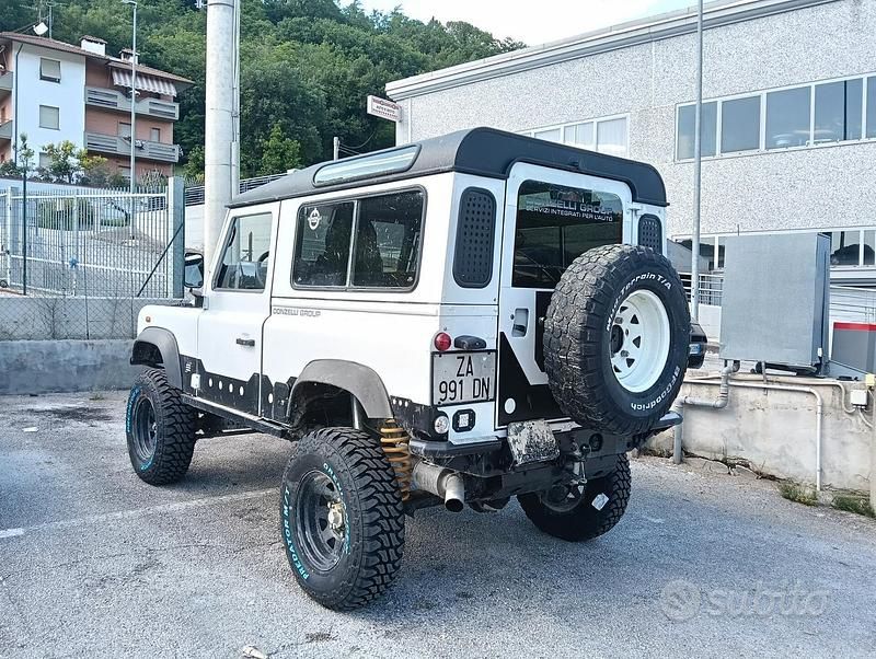 Usata Land Rover Defender 122 CV (89 kW) 1999 Bianco SUV