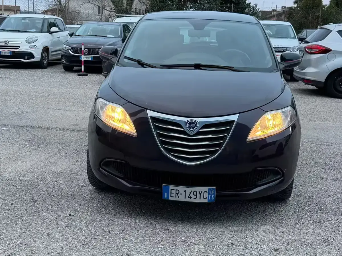 Usata Lancia Ypsilon Silver 69 CV (50 kW) 2013 Nero Utilitaria
