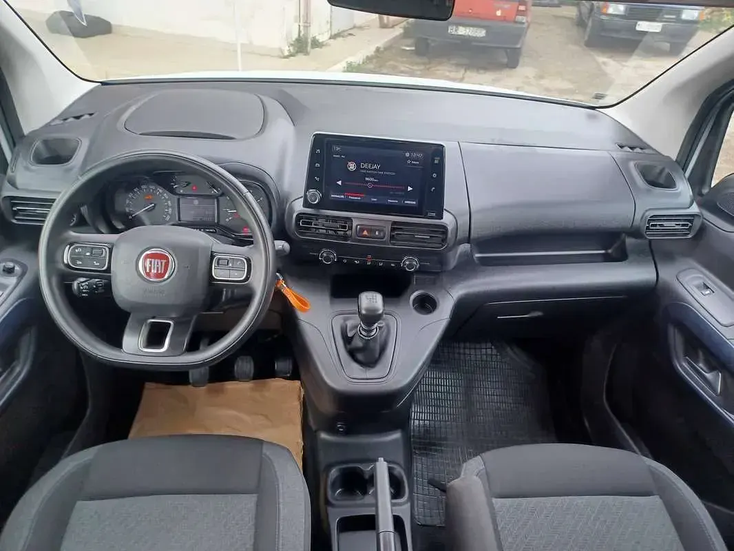 Usata Fiat Doblò 131 CV (96 kW) 2023 Bianco Monovolume