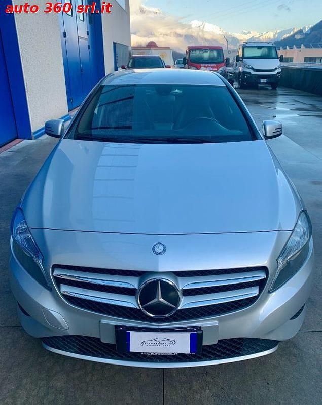 Usata Mercedes A180 109 CV (80 kW) 2014 Argento metallizzato Berlina