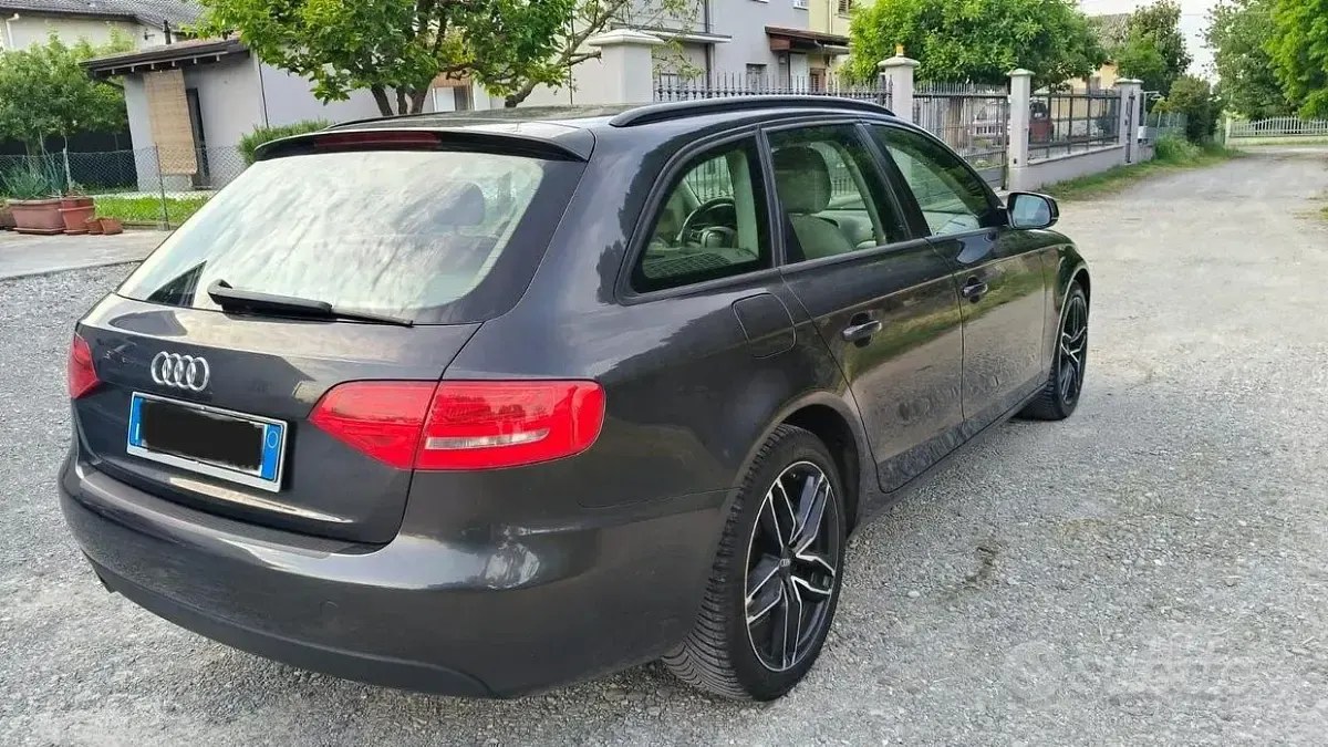 Usata Audi A4 140 CV (102 kW) 2012 Grigio Station wagon