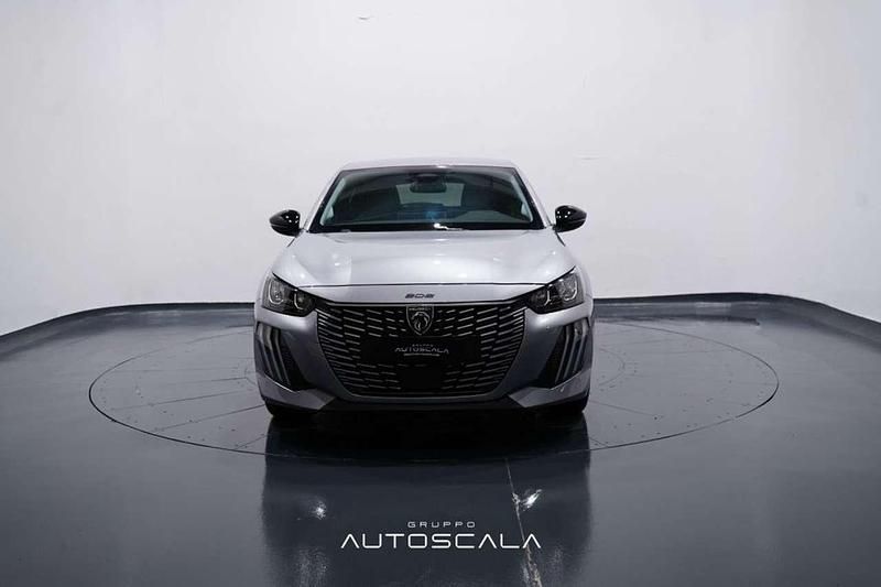 Usata Peugeot 208 Allure 101 CV (74 kW) 2025 Grigio artense met. Utilitaria