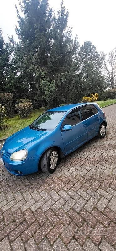 Usata VW Golf V 115 CV (84 kW) 2005 Blu Utilitaria