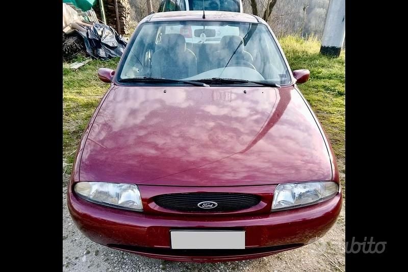 Usata Ford Fiesta 75 CV (55 kW) 1997 Rosso Utilitaria