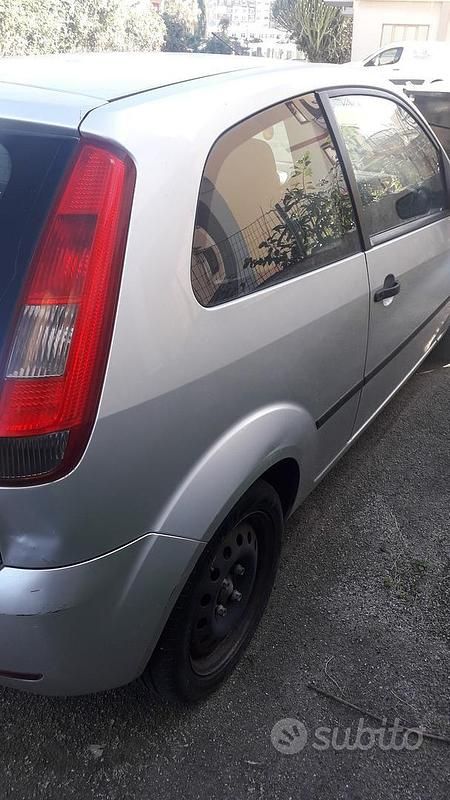 Usata Ford Fiesta 2003 Grigio Utilitaria