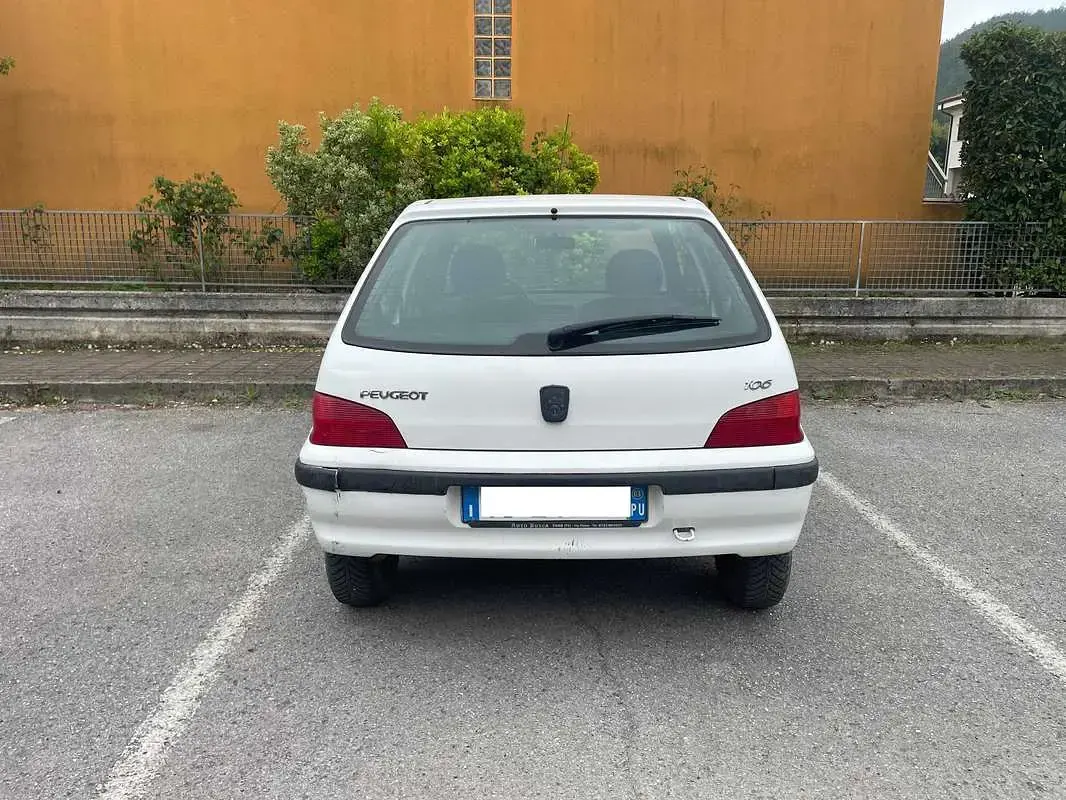 Usata Peugeot 106 60 CV (44 kW) 2003 Bianco Utilitaria