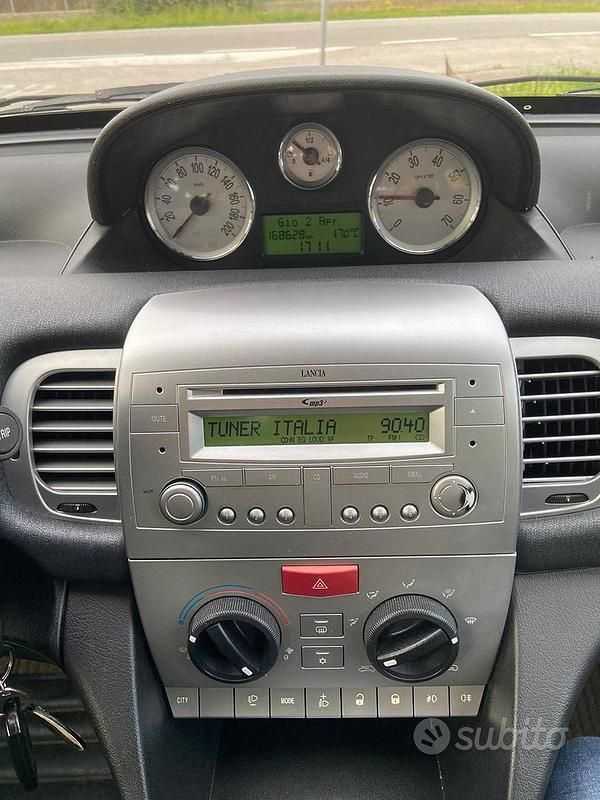 Usata Lancia Ypsilon 60 CV (44 kW) 2008 Grigio Utilitaria