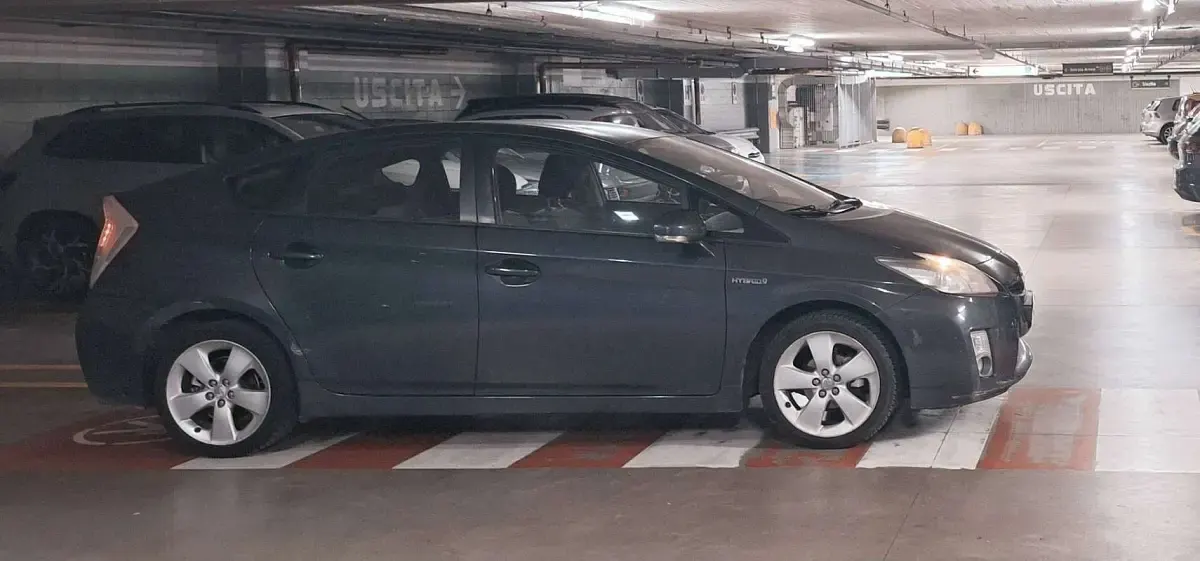 Usata Toyota Prius Active 99 CV (72 kW) 2009 Grigio Utilitaria