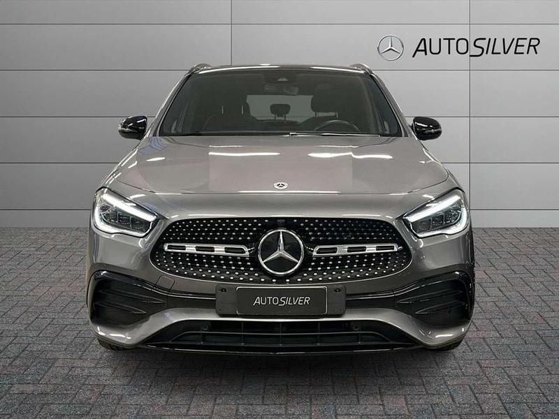 Usata Mercedes GLA200 Premium 150 CV (110 kW) 2022 Grigio montagna / metallizzato SUV