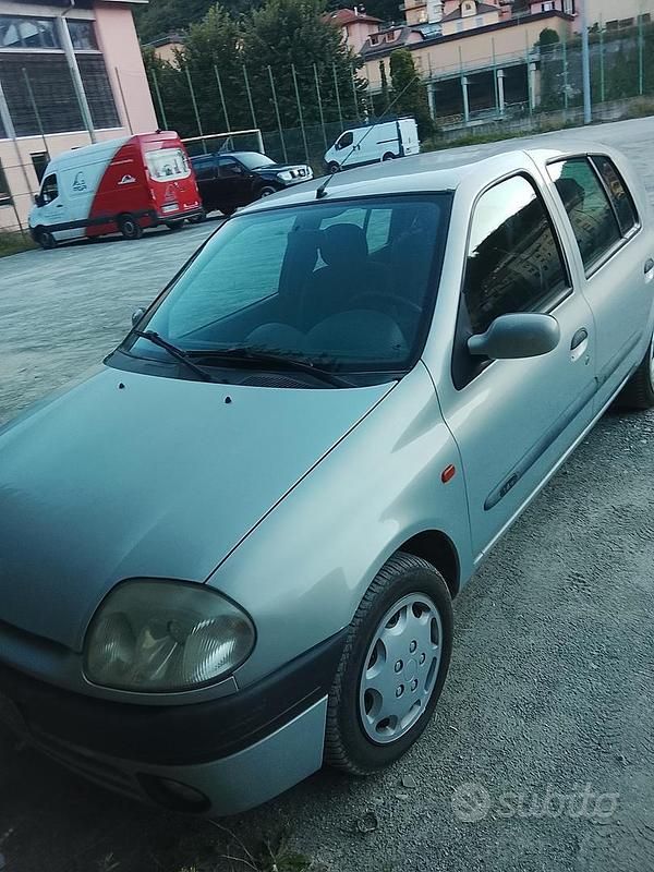 Usata Renault Clio II 2002 Blu Berlina