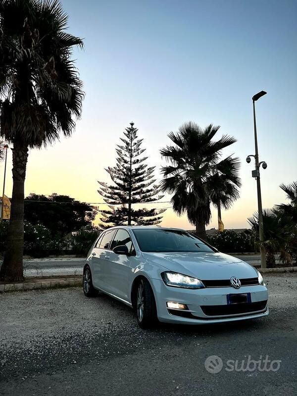 Bianco Usata 2015 VW Golf VII Highline Due volumi | 12.500 € (Buon prezzo) - Immagine 1/2
