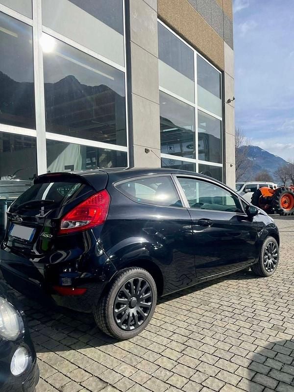 Usata Ford Fiesta Titanium 82 CV (60 kW) 2011 Nero Utilitaria