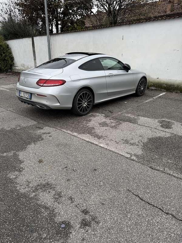 Usata 2017 Mercedes C220 Premium Coupé | 23.800 € (Molto cara) - Immagine 1/4