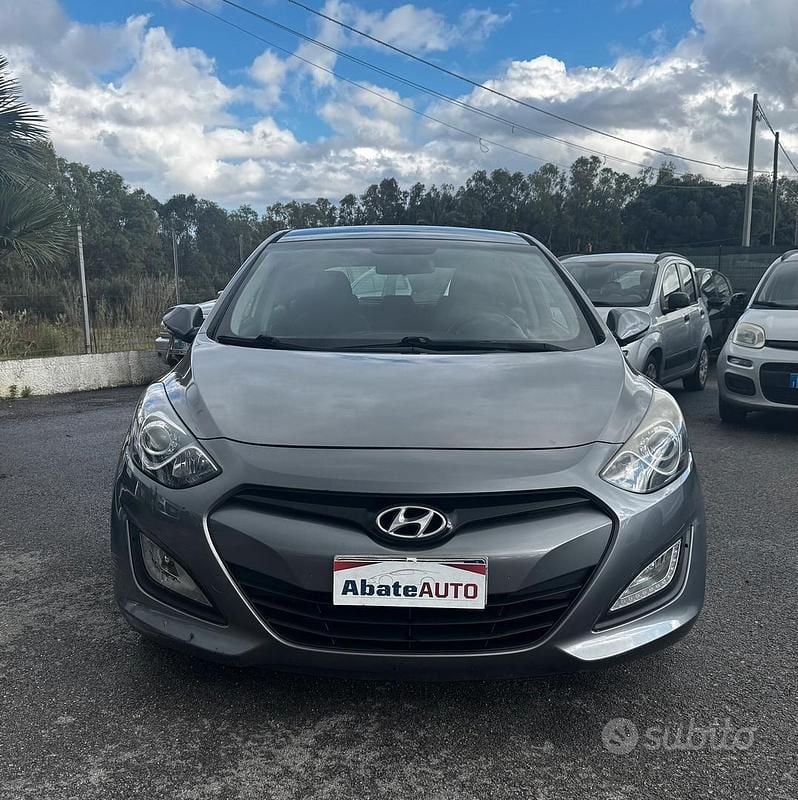 Usata Hyundai i30 Comfort 110 CV (80 kW) 2012 Grigio Berlina