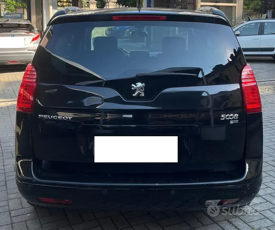 Usata Peugeot 5008 Allure 115 CV (84 kW) 2013 Nero Monovolume