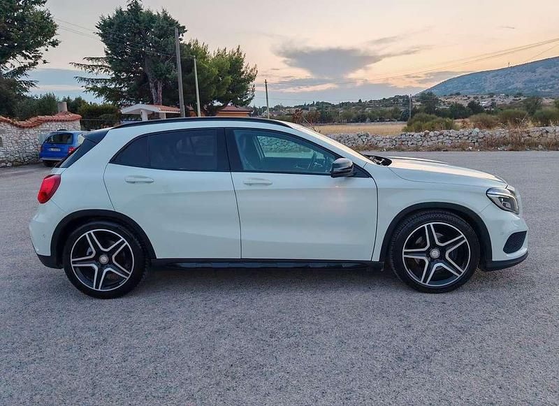 Usata Mercedes GLA220 Premium 177 CV (130 kW) 2017 Nero SUV