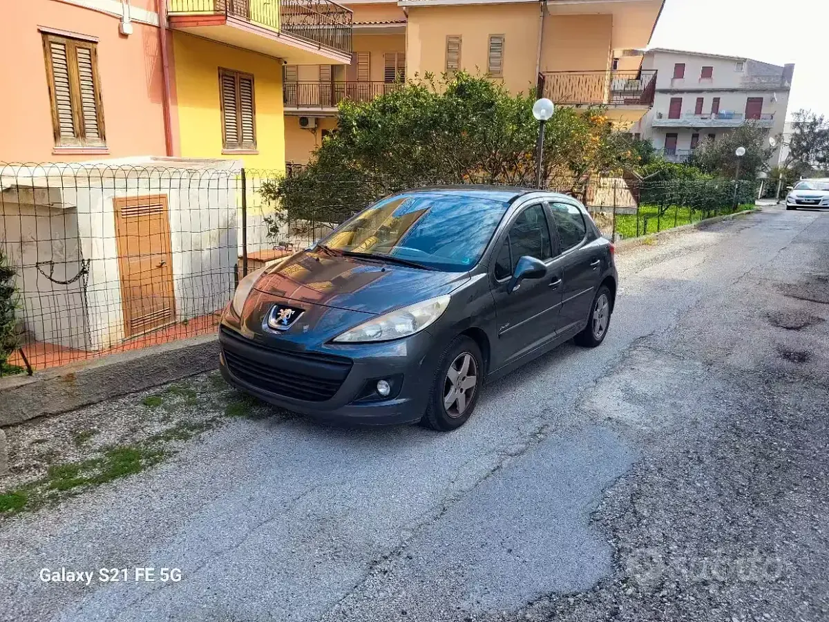 Usata Peugeot 207 73 CV (53 kW) 2010 Verde Berlina