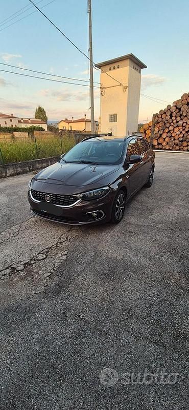 Usata Fiat Tipo 105 CV (77 kW) 2019 Marrone Berlina