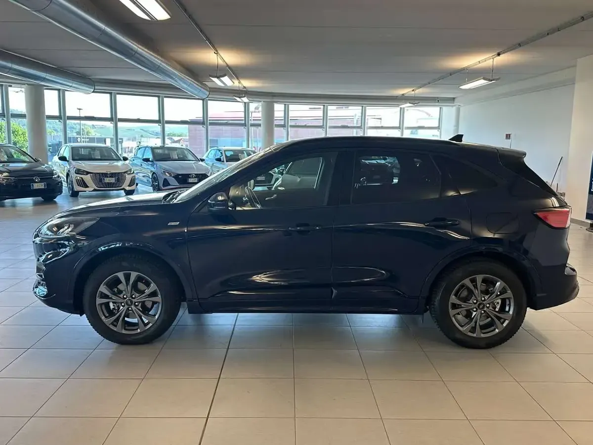 Usata Ford Kuga ST-Line 152 CV (111 kW) 2022 Blue blazer SUV