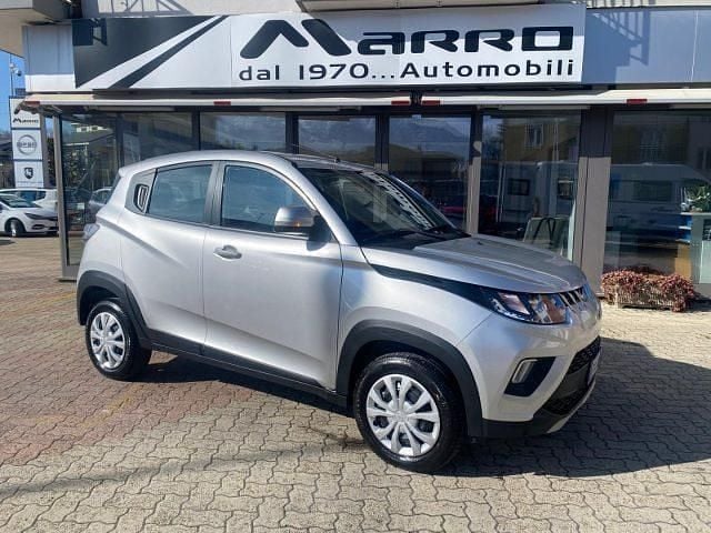 Usata Mahindra KUV100 87 CV (63 kW) 2023 Argento SUV