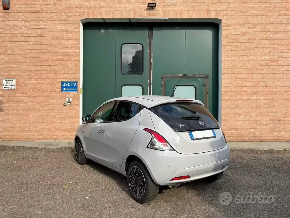 Usata Lancia Ypsilon S 69 CV (50 kW) 2019 Grigio Utilitaria