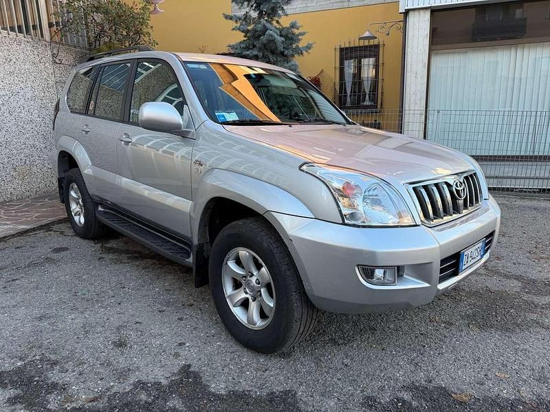 Argento Usata 2005 Toyota Land Cruiser Sol SUV | 21.900 € (Molto cara) - Immagine 1/4