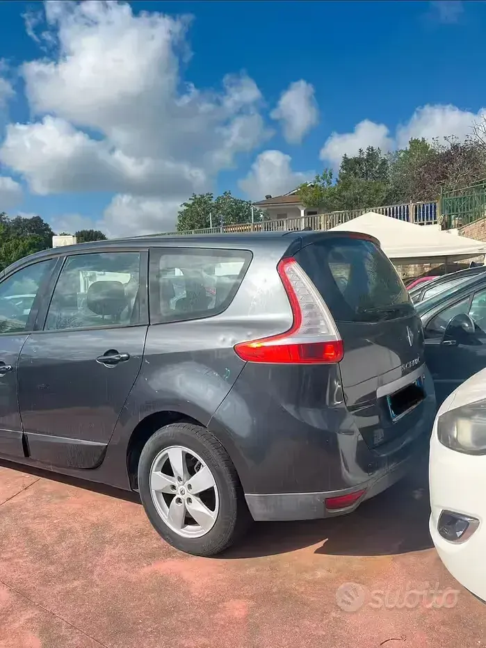 Usata Renault Scénic Dynamique 110 CV (80 kW) 2010 Grigio Monovolume