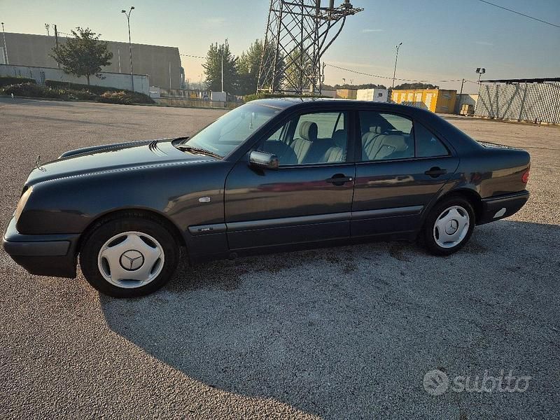 Usata Mercedes E250 150 CV (110 kW) 1998 Berlina