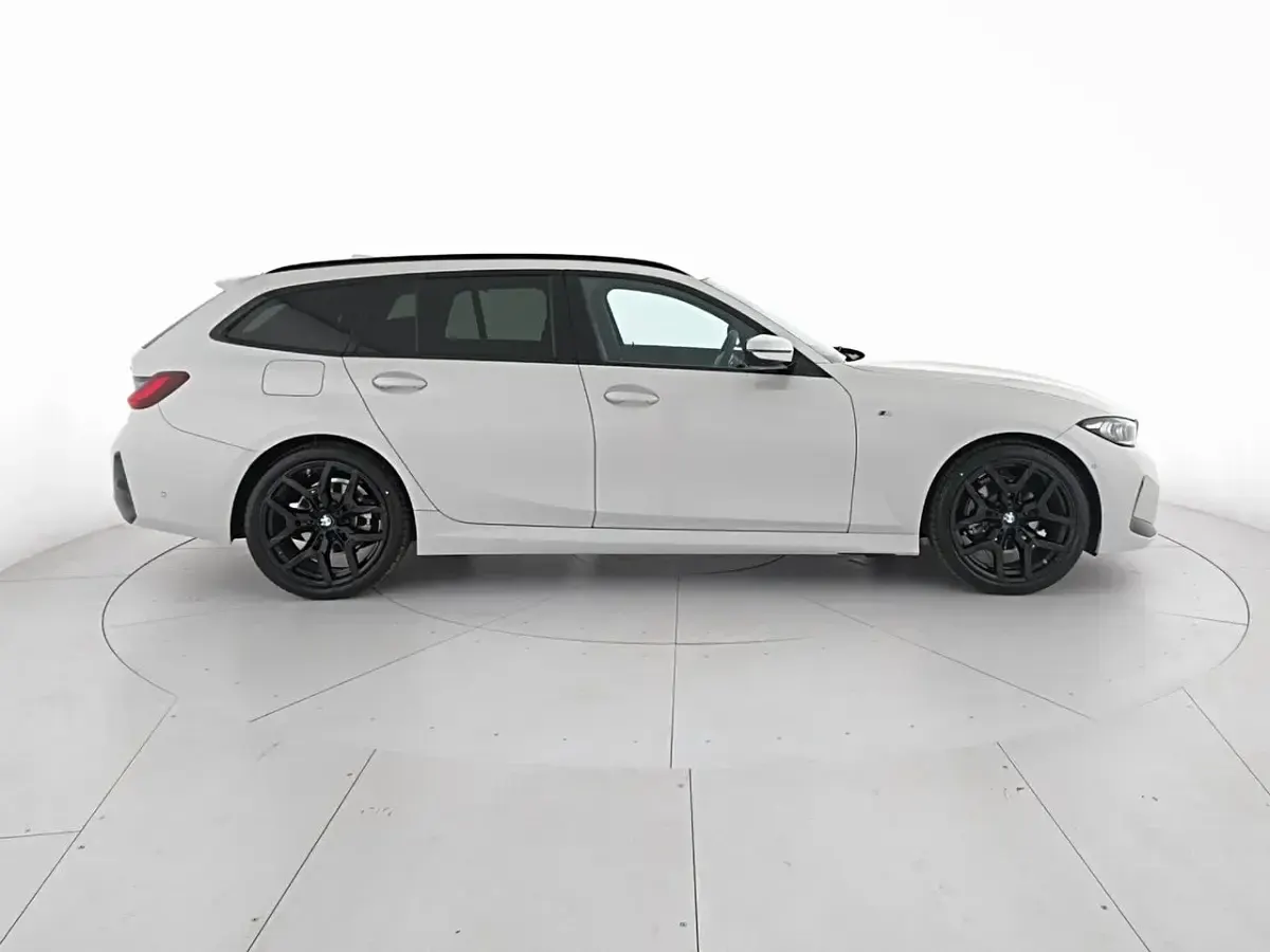 Nuova BMW 320e M Sport 190 CV (139 kW) 2026 Bianco Station wagon