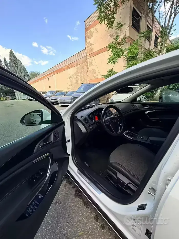 Usata Opel Insignia 160 CV (117 kW) 2012 Bianco Berlina