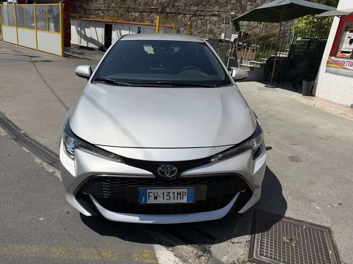 Usata Toyota Corolla Style 98 CV (72 kW) 2019 Argento Berlina