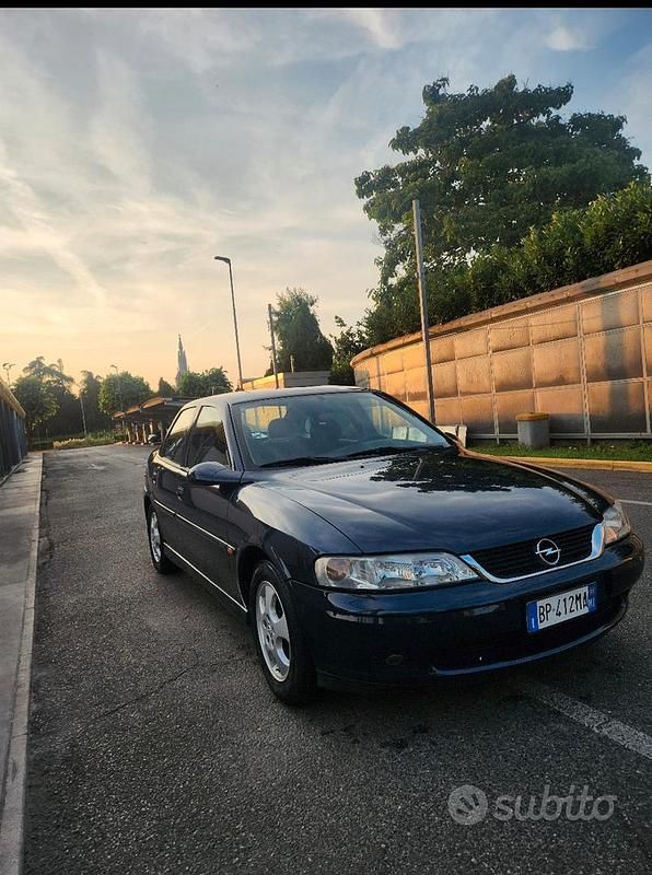 Usata Opel Vectra 118 CV (86 kW) 1999 Blu/azzurro Berlina