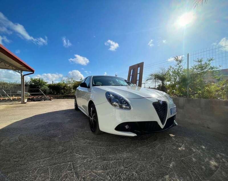 Bianco Usata 2011 Alfa Romeo Giulietta Distinctive Due volumi | 6000 € (Super prezzo) - Immagine 1/4