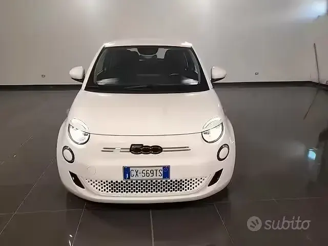 Używany Fiat 500e La Prima 42 kW (58 KM) 2025 Biały Sedan/Limuzyna
