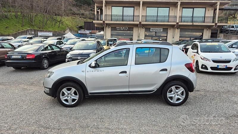 Usata Dacia Sandero Prestige 90 CV (66 kW) 2014 Grigio SUV