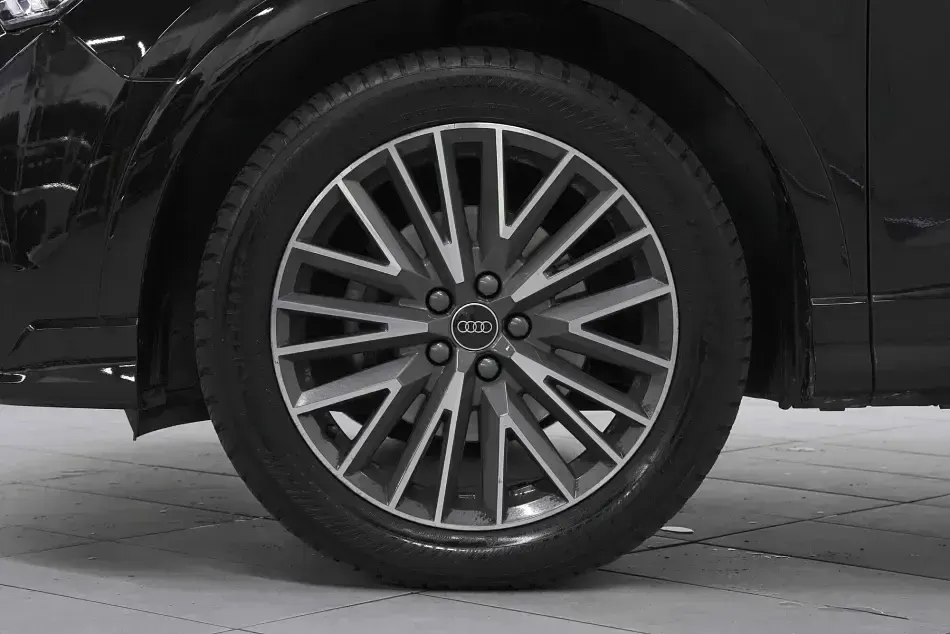 Käytetty Audi Q3 S-Line 150 HP (110 kW) 2023 Katumaasturi