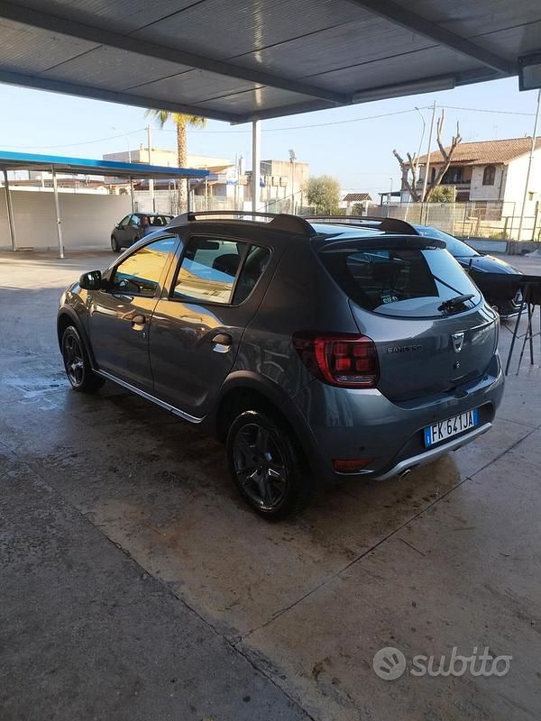 Usata Dacia Sandero 90 CV (66 kW) 2017 Grigio Berlina