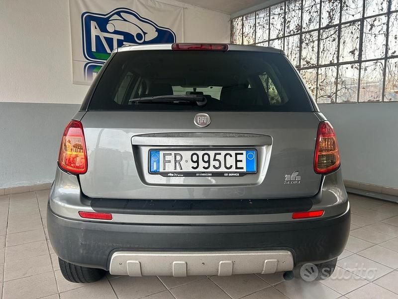 Usata Fiat Sedici Dynamic 119 CV (87 kW) 2008 Grigio SUV