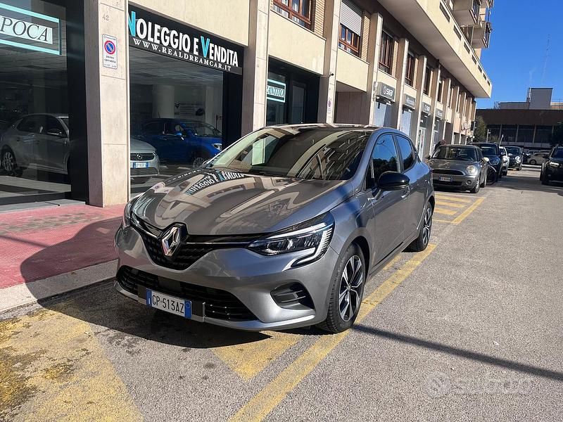 Usata Renault Clio V Evolution 101 CV (74 kW) 2023 Grigio Berlina